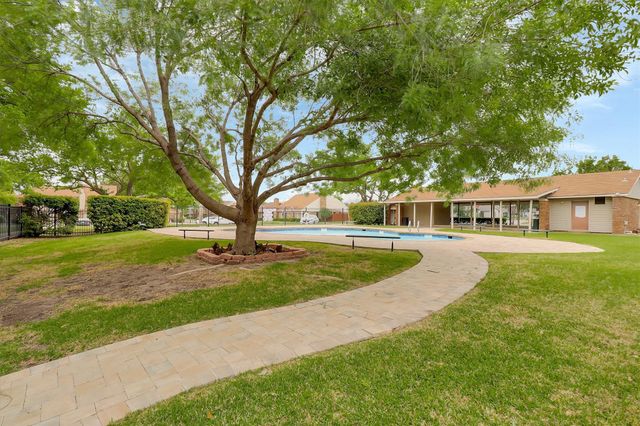 2018 Embassy Way, Carrollton, TX 75006