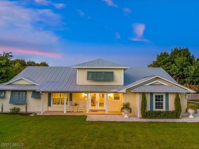 624 Ridge DR, Naples, FL 34108