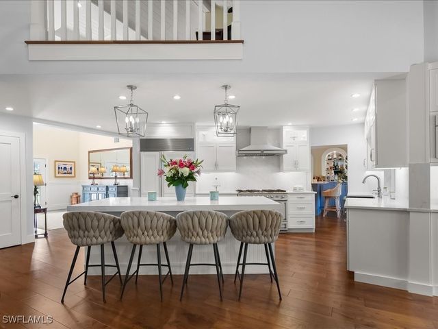 624 Ridge DR, Naples, FL 34108