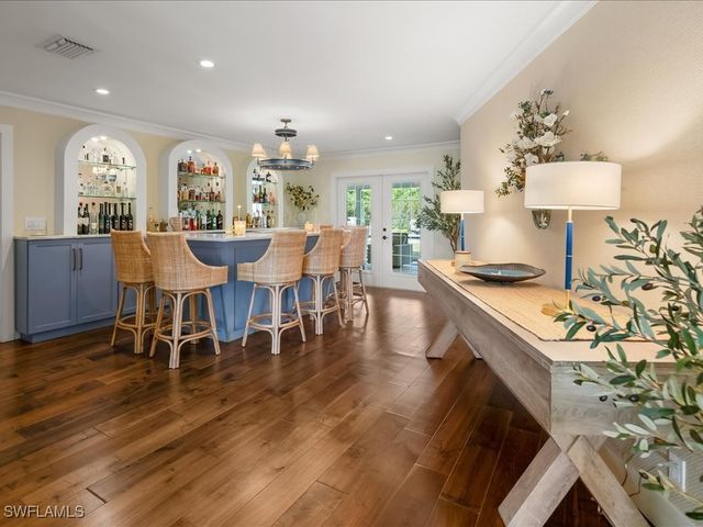 624 Ridge DR, Naples, FL 34108