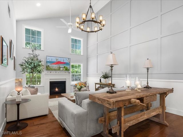 624 Ridge DR, Naples, FL 34108