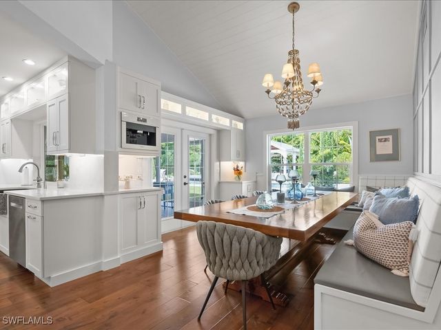 624 Ridge DR, Naples, FL 34108