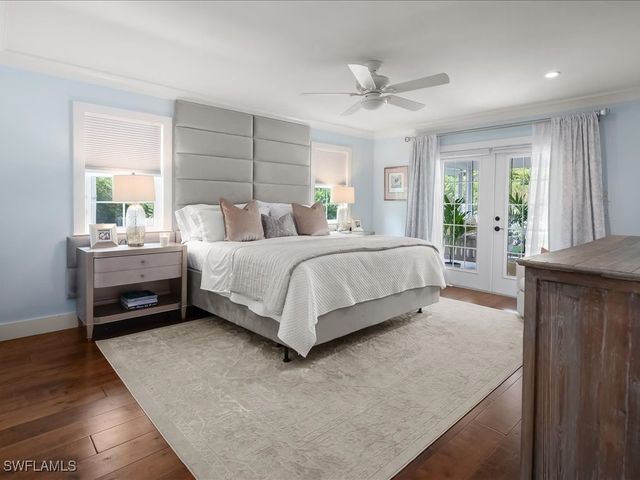 624 Ridge DR, Naples, FL 34108