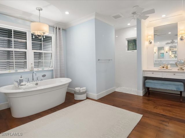 624 Ridge DR, Naples, FL 34108