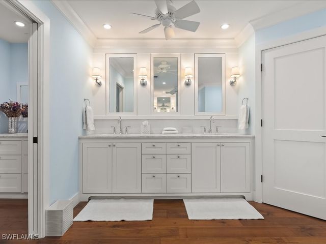 624 Ridge DR, Naples, FL 34108