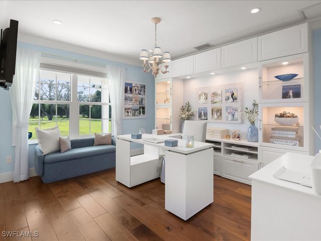 624 Ridge DR, Naples, FL 34108