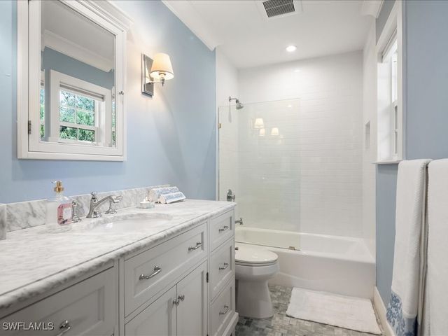 624 Ridge DR, Naples, FL 34108