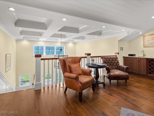 624 Ridge DR, Naples, FL 34108