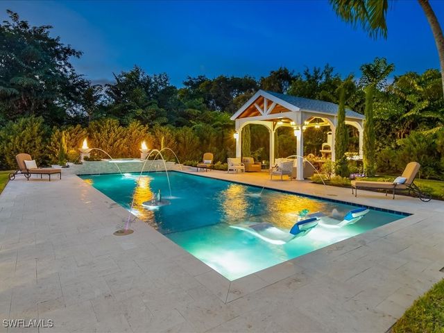 624 Ridge DR, Naples, FL 34108