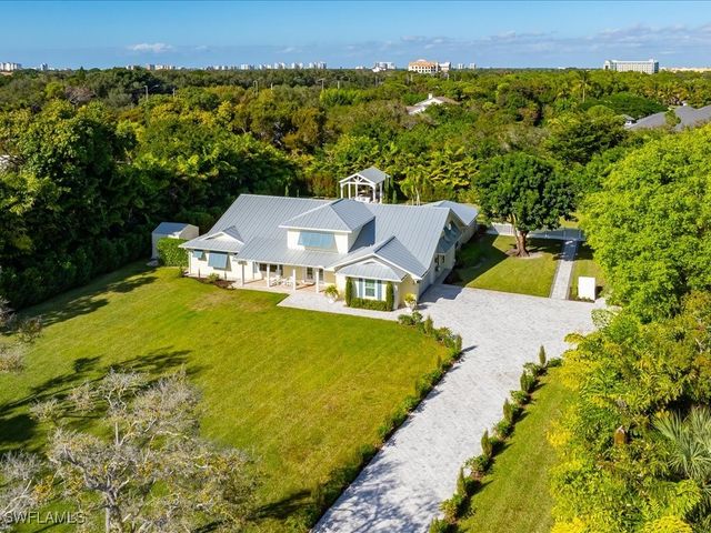 624 Ridge DR, Naples, FL 34108