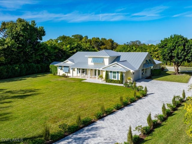 624 Ridge DR, Naples, FL 34108