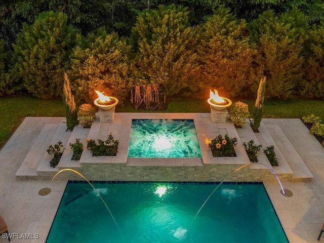 624 Ridge DR, Naples, FL 34108