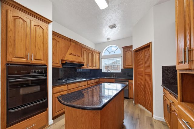 7403 Oak Walk Drive, Humble, TX 77346