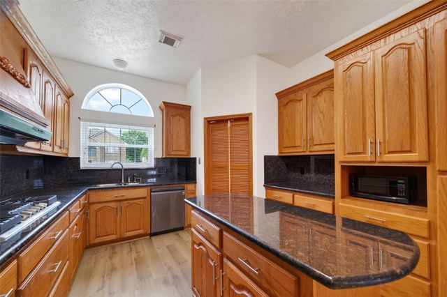 7403 Oak Walk Drive, Humble, TX 77346