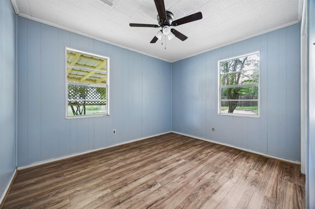 2614 Grace Ave, Rockdale, TX 76567