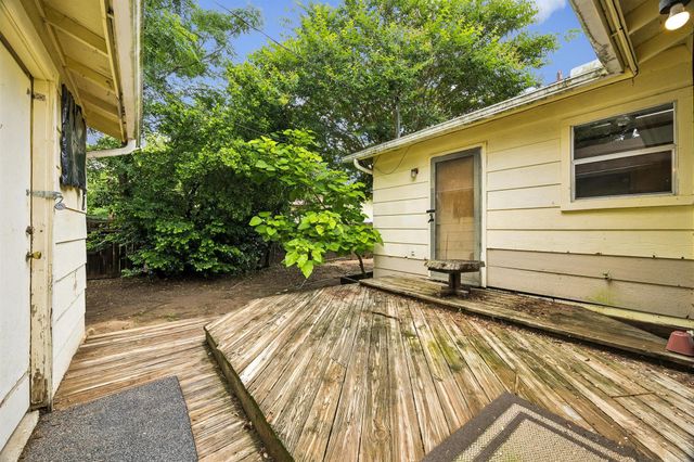 2614 Grace Ave, Rockdale, TX 76567