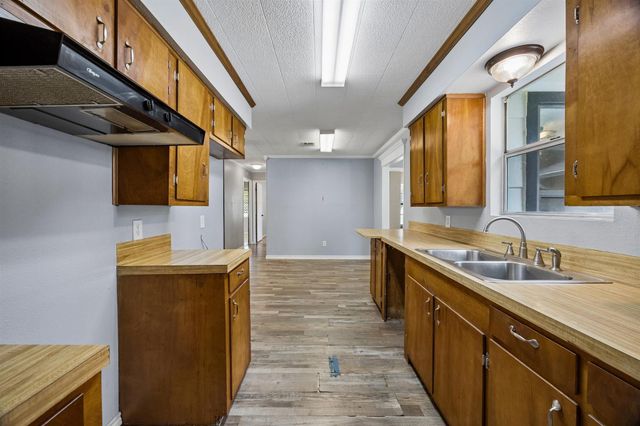 2614 Grace Ave, Rockdale, TX 76567
