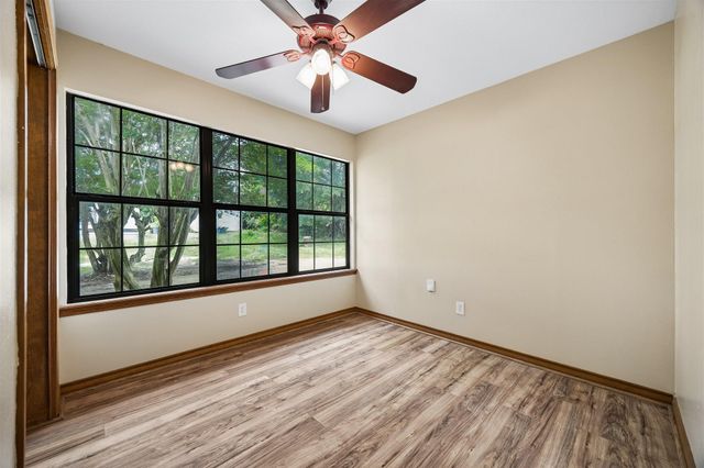 2614 Grace Ave, Rockdale, TX 76567