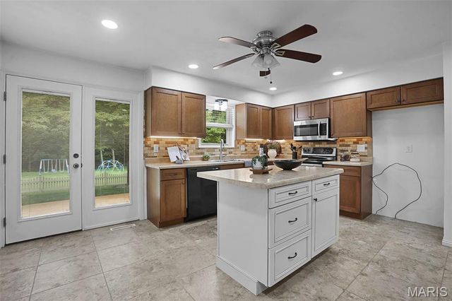 3009 Mark Trail Drive, Glen Carbon, IL 62034
