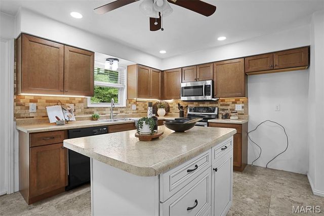 3009 Mark Trail Drive, Glen Carbon, IL 62034
