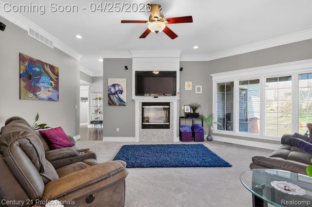 163 W Auburn Trail, Brighton, MI 48114