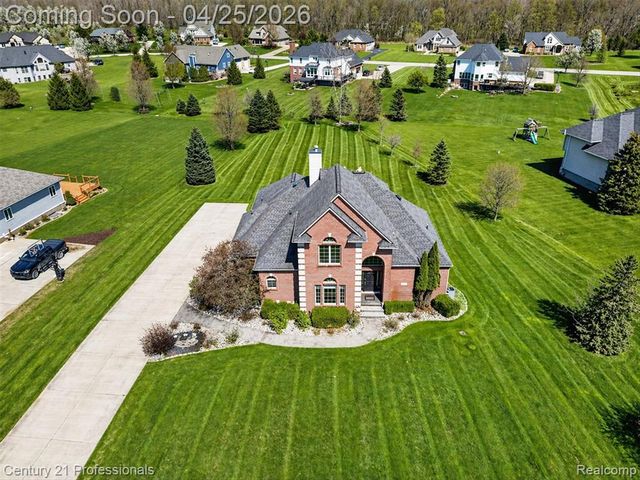 163 W Auburn Trail, Brighton, MI 48114