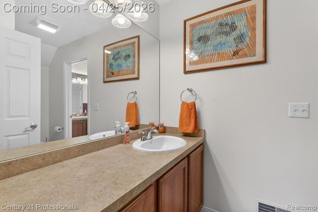 163 W Auburn Trail, Brighton, MI 48114