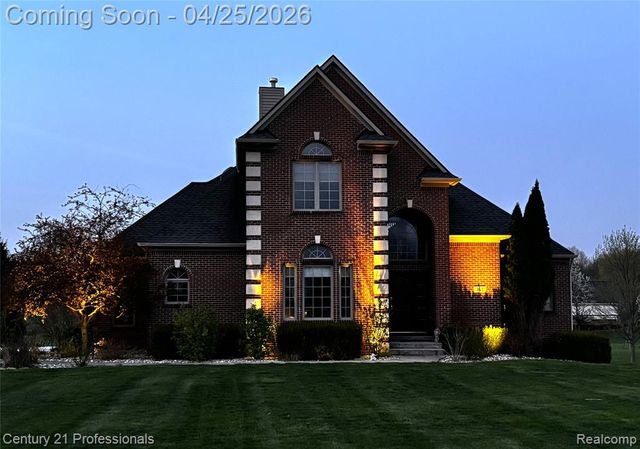 163 W Auburn Trail, Brighton, MI 48114