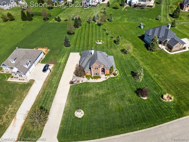 163 W Auburn Trail, Brighton, MI 48114