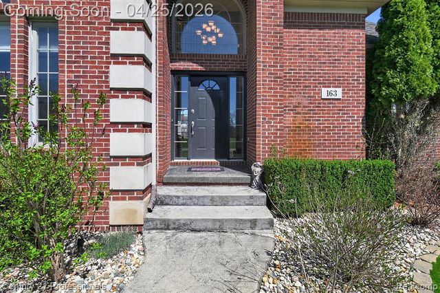 163 W Auburn Trail, Brighton, MI 48114