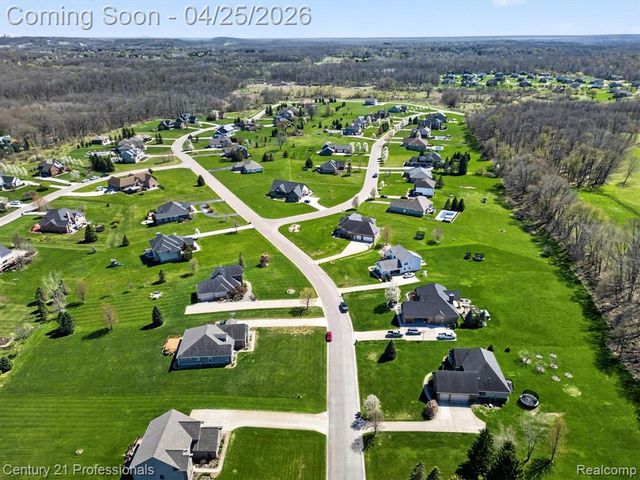 163 W Auburn Trail, Brighton, MI 48114