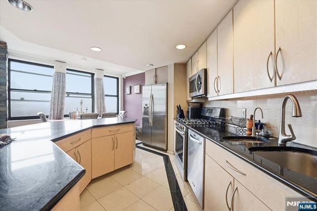 7004 Boulevard East 8C, Guttenberg, NJ 07093