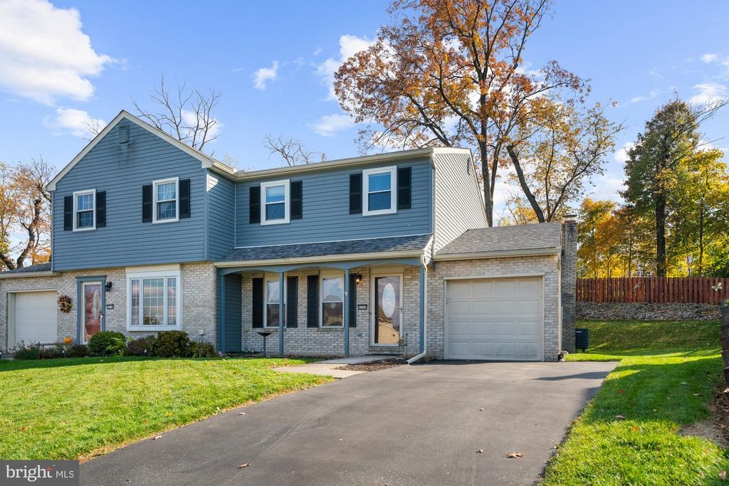 4160 NEWPORT DR, Emmaus, PA 18049