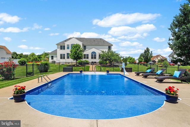 104 TUSCAN LN, Mullica Hill, NJ 08062