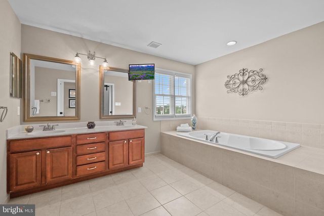 104 TUSCAN LN, Mullica Hill, NJ 08062