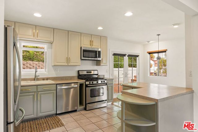 4115 Knobhill Drive, Los Angeles, CA 91403