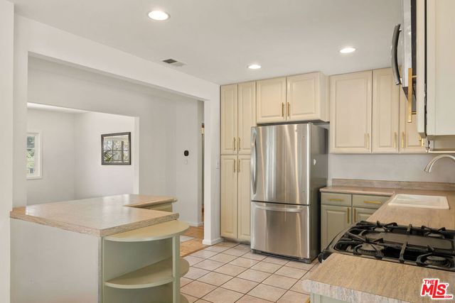 4115 Knobhill Drive, Los Angeles, CA 91403