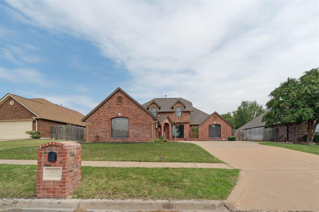 419 NW 76th St, Lawton, OK 73505