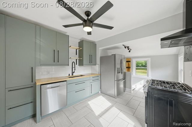 34004 Kirby Street, Farmington Hills, MI 48335