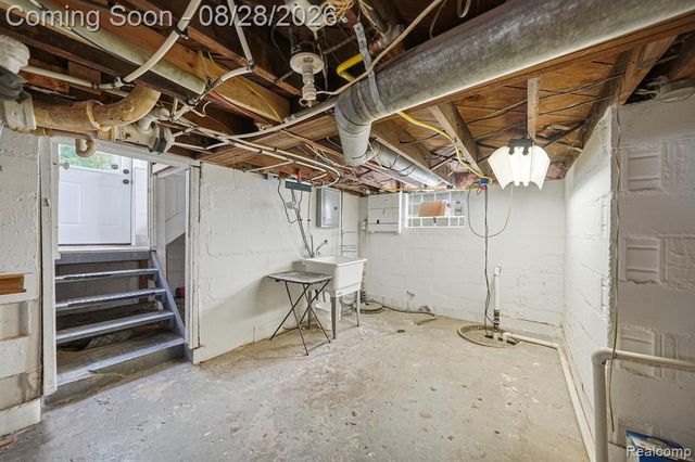 34004 Kirby Street, Farmington Hills, MI 48335