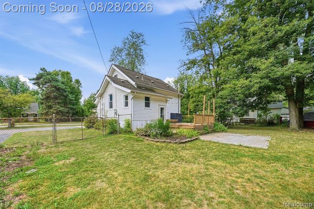 34004 Kirby Street, Farmington Hills, MI 48335