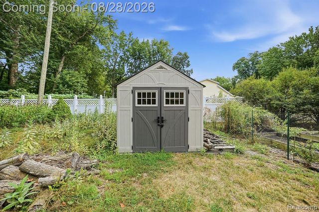 34004 Kirby Street, Farmington Hills, MI 48335