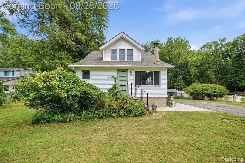 34004 Kirby Street, Farmington Hills, MI 48335
