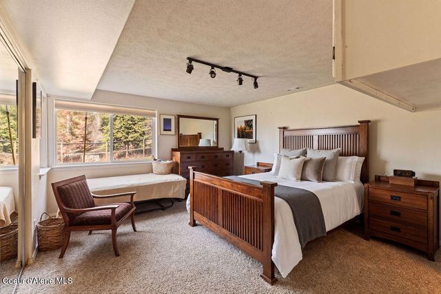 8919 E Challenge RD, Hayden, ID 83835