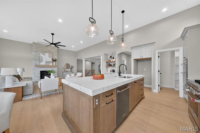 11913 Santino Court, Creve Coeur, MO 63141