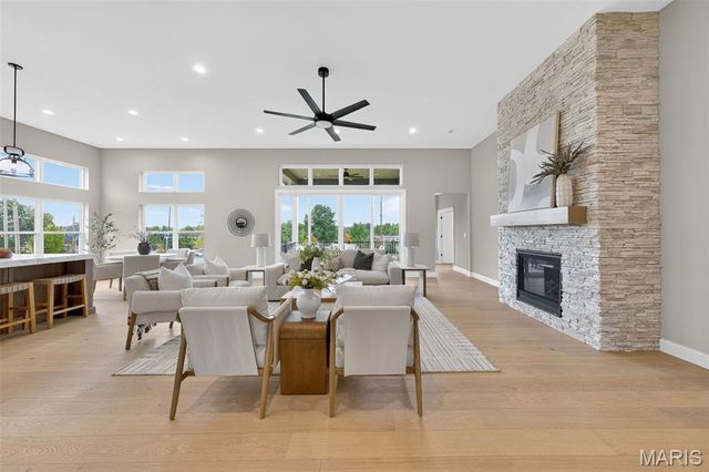 11913 Santino Court, Creve Coeur, MO 63141