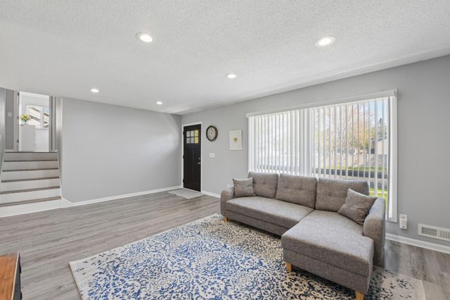 4770 142 nd Street W, Apple Valley, MN 55124