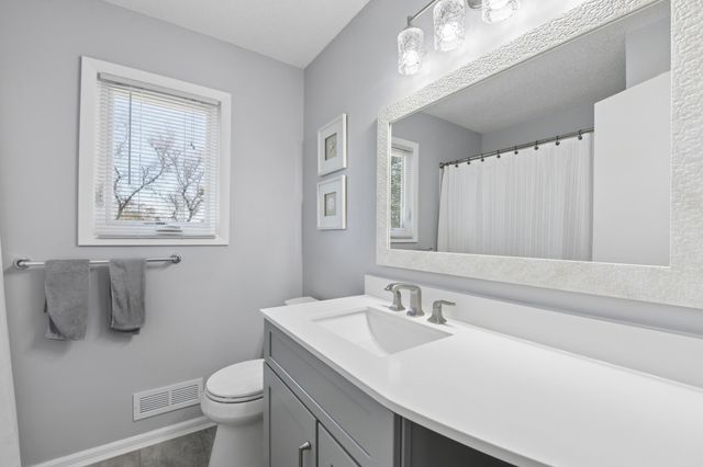 4770 142 nd Street W, Apple Valley, MN 55124