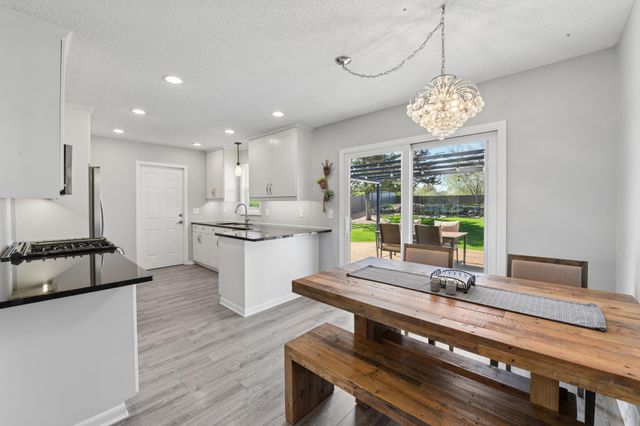 4770 142 nd Street W, Apple Valley, MN 55124