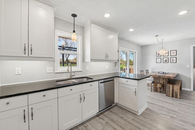 4770 142 nd Street W, Apple Valley, MN 55124